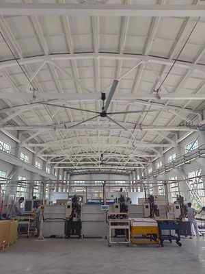 Buon prezzo I ventilatori HVLS con design brevettato delle lame forniscono il 25% in più di flusso d'aria allo stesso rpm in linea